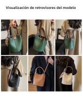 Bolso de mano de mujer nuevo de primavera y otoño de nicho de moda 2025, bolso de hombro versátil de moda, bolso de cubo tejido. - details 8