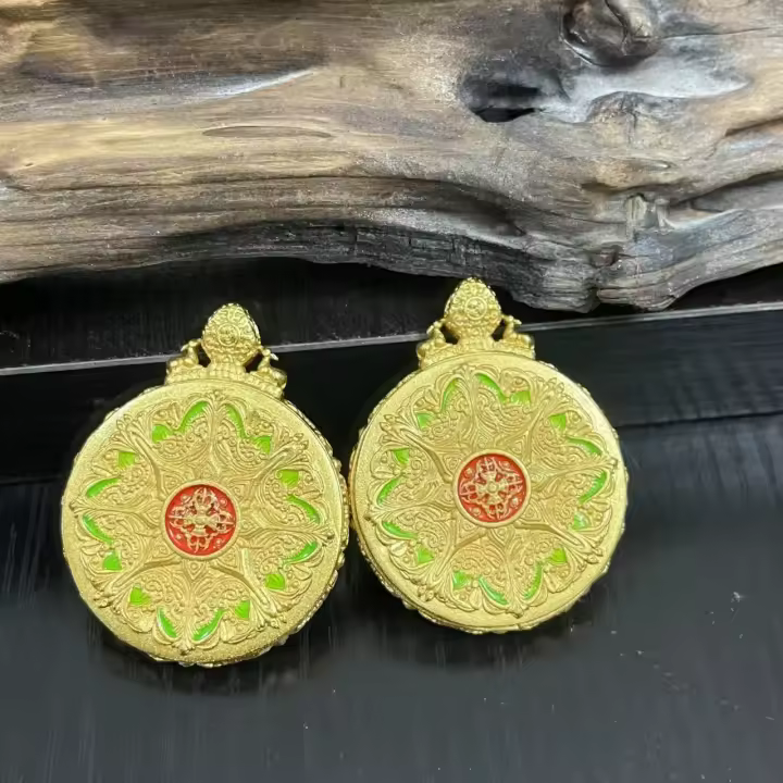 Colgante tibetano redondo de latón puro 3,5 con concha Gawu, colgante Tangka en caja vacía - 1