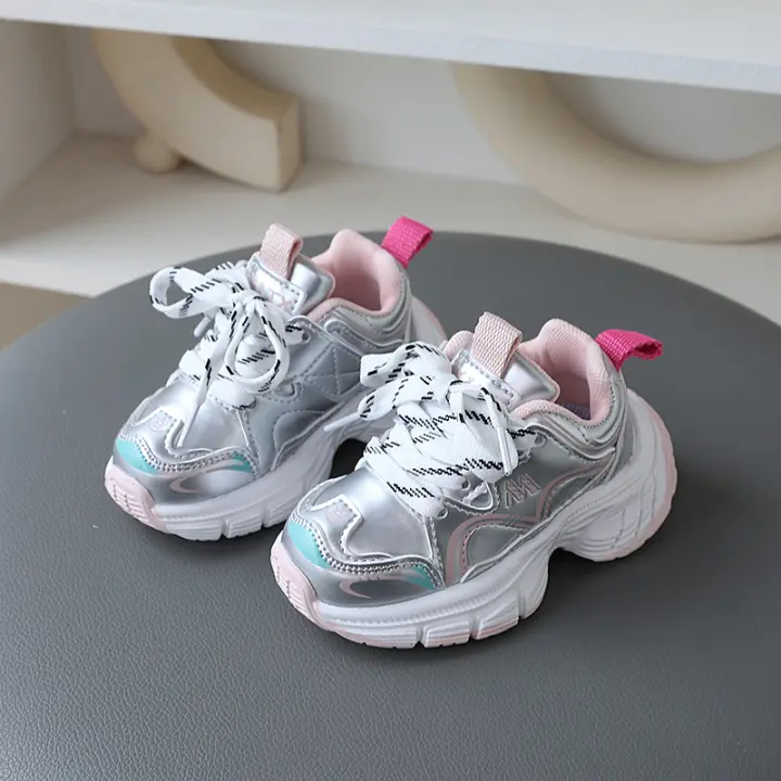 Nuevas zapatillas de cuero para niños y niñas, tesoro niños medianos, antideslizantes, zapatos casuales de suela suave - 1