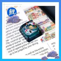 Teclas de pez koi de estilo chino original, teclas de personaje de resina 3D pintadas a mano, con estética de anime oscuro. Accesorios para teclados mecánicos y gaming, con detalles precisos y encanto único por su elaboración artesanal. - details 0