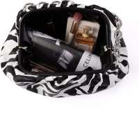 Bolso Cruzado de Dumpling Brillante Bolso de Noche de Nubes con Correa de Cadena - details 4