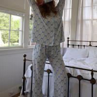 Conjunto de ropa de dormir cómodo para mujer, camisa, blusa y pantalones con estampado gráfico de manga larga, estilo vintage, 2 piezas - details 3