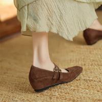 Retro cordero flip interior que aumenta los zapatos individuales, nueva hebilla cruzada de cabeza cuadrada con tamaño de tacón de cuña zapatos de mujer. - details 13