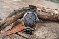 Reloj Mujer 2025 Diseño Nórdico en Ébano Tallado, Cuarzo Suizo, Pulsera de Sándalo Natural - details 0