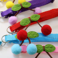 Collar de Mascotas de Peluche Accesorio de Cuello con Campana de Cereza para Perros y Gatos - details 6