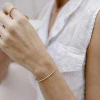 Pulsera de tenis clásica de circonita cúbica chapada en oro de 14 quilates para mujer |   Deslizador ajustable - details 1