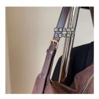 Bolso Retro avanzado para mujer, nuevo bolso de hombro esmerilado texturizado con gran capacidad, bolso cruzado para ir al trabajo, 2025 - details 1