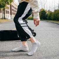 Conjunto de 3 Calcetines Bajos para Hombre - Negro, Blanco y Gris, Desodorantes y Absorbentes del Sudor, Tejido 100% Poliéster con Puños Acanalados para Deporte y Uso Diario - details 1