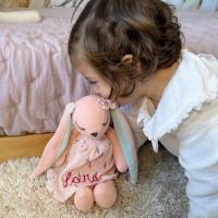 Doudou para bebes personalizado con nombre del bebe. Tacto suave, calma a tu bebe. Regalo perfecto para recién nacido - details 2