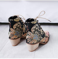 Botas Martin bordadas de tacón alto puntiagudo de tacón grueso europeo y americano para mujer botas cortas bordadas para mujer - details 1