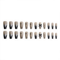Uñas postizas con patrones negros y estrellas ideales para principiantes en Nail Art - details 2