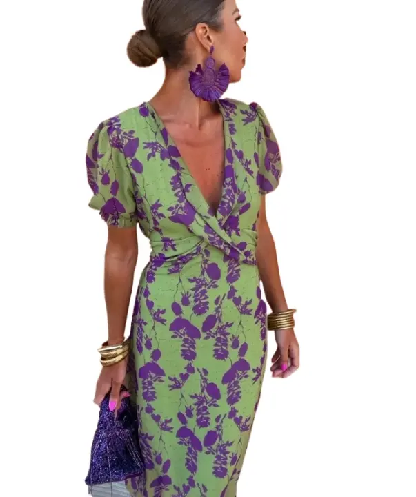 Vestido plisado de manga corta con cuello en V - 1