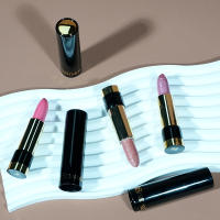 Labial de Brillo Fino de Perla Hidratante Dorado con Resalto Color Fácil - details 15