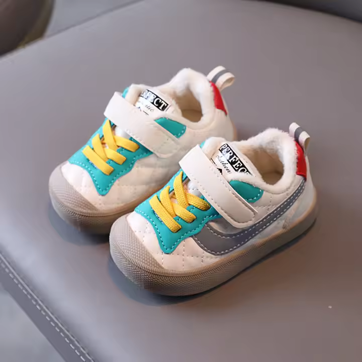 Zapatos informales de felpa para niños y niñas, zapatillas de deporte con lazo de gancho de PU y Estrella, suaves y antideslizantes, color blanco, Invierno - 1