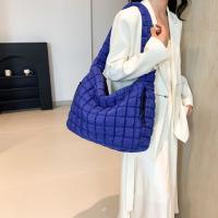 Bolso de hombro tipo bandolera con diseño de nubes plisadas para mujer, bolso de mano de gran capacidad con doble cara y doble tirón - details 5
