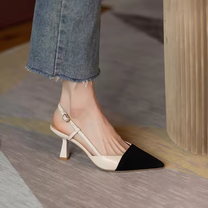 Tacones altos de punta francesa con correa recta y tacones gruesos, zapatos individuales con puntera y sandalias de aire en la espalda. - 1