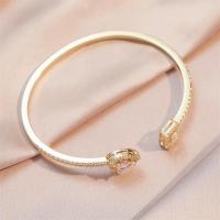 Brazaletes de Color dorado con geometría de lujo para mujer, pulseras de circonia cúbica a la moda, joyería diaria para fiesta INS. - details 1