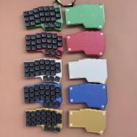 Kit de teclado dividido Corne V4.1 con tapas negras, interruptores Kailh Choc V1, teclado personalizado, cableado, intercambiable en caliente y RGB. Kit Gamer con Diseño Dividido y Componentes Premium para Jugadores Exigentes. - details 2