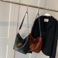 Bolso bandolera Vintage de piel sintética de Color sólido para mujer, bandolera tipo cubo con correa ancha Simple de alta capacidad para ir al trabajo - details 13