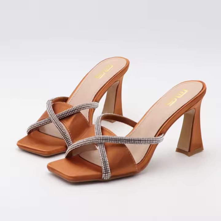 Sandalias sencillas con tacones de aguja y diamantes de imitación con punta cuadrada para uso exterior - 1