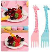 Mini Tenedor de fruta de jirafa de dibujos animados para niños, aperitivo para pastel, postre, palillo de dientes, ensalada, vajilla para niños, 12 piezas por juego - details 0