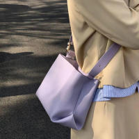 Bolso de compras informal con bandolera y asa de moda - details 3