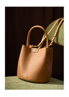 Bandolera y bolso de mano de cuero premium, estilo cubo con acabado de lujo - details 3
