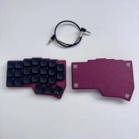 Kit de teclado dividido Corne V4.1 con tapas negras, interruptores Kailh Choc V1, teclado personalizado, cableado, intercambiable en caliente y RGB. Kit Gamer con Diseño Dividido y Componentes Premium para Jugadores Exigentes. - details 6