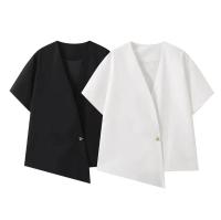 Camisa elegante de manga corta para mujer, Tops ajustados con cuello en V Irregular, botones sólidos, temperamento informal - details 0