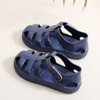 Sandalias con velcro para niños verano 2025 nuevo color sólido niños y niñas bolsa cabeza hueco suela suave bebé jalea sandalias - details 24