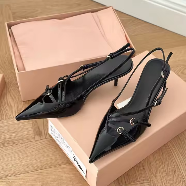 Sandalias Baotou de charol con tiras y tacón de gato, tacones de aguja femeninos con punta en punta de seda negra - 1