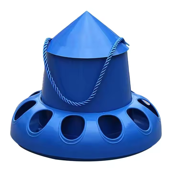 Accesorios de alimentación para granja, alimentador automático de pollos con forma de canal, alimentador de palomas con 11 agujeros, cubo de plástico para alimentación de aves, aves de corral - 1