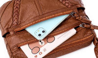 Bolsos de hombro de cuero de PU Estilo mensajero popular Regalo de moda para niñas y mujeres de mediana edad - details 19