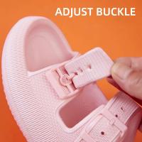 Zapatillas suaves con hebilla a la moda para mujer, sandalias deslizantes con plataforma de almohada para mujer, zapatilla de casa antideslizante Eva para parejas, novedad de verano 2023 - details 2