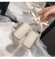 Sandalias plateadas de tacón abierto con lazo de strass para mujer - details 6