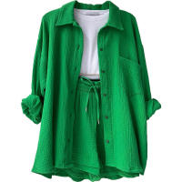 Conjunto de dos piezas para mujer, camisa de manga larga con cuello vuelto de tela arrugada, pantalones cortos con cordón de cintura alta, moda informal de talla grande - details 10