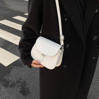 Bolso cruzado de cuero PU para mujer, cartera pequeña de diseñador, semicircular, estilo Retro, a la moda - details 19