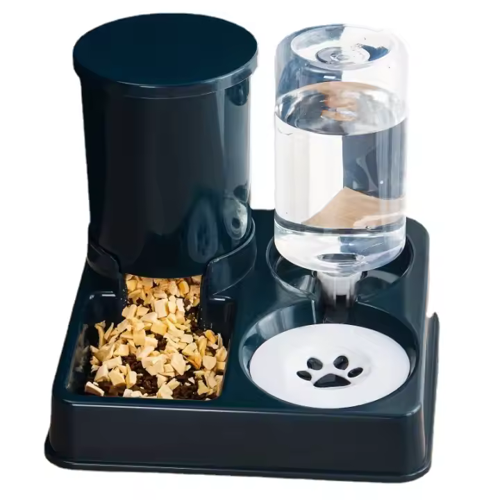 Juego de dispensador de agua automático para gatos, alimentador automático de agua y comida para mascotas inclinadas 2 en 1 para mascotas - 1
