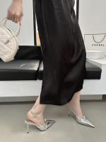 Sandalias de Cabeza de Bolso Fino Punta de Zapato Vacío de Perlas de Charol Plateado de Tacón Alto - details 24