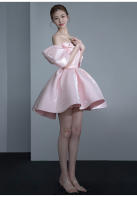 Vestido de noche de lujo ligero francés con un diseño elegante y elegante. Banquete estilo corto, fiesta de cumpleaños, un hombro rosa. - details 5