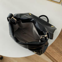 Hombro de gran capacidad para mujer, bolso cruzado acolchado a cuadros de moda de diseñador - details 24