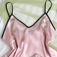 Pijama de satén liso para mujer, camiseta con cuello en V, pantalones cortos con lazo con volantes, conjunto de pijama sencillo y transpirable - details 2