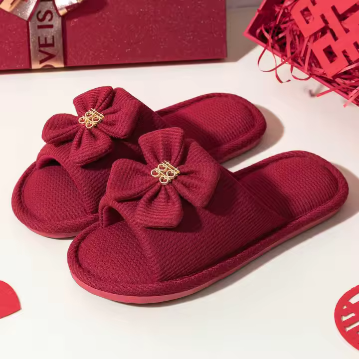 Lindas zapatillas de boda, rojo festivo, un par de parejas de lino de temporada, novia recién casada, zapatillas de dote al por mayor - 1