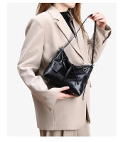 Bolso retro Nuevo bolso de mano de gran capacidad Bolso ligero de moda de lujo para las axilas Bolso de hombro portátil premium informal - details 14