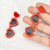 Kuguys - Hermosas gafas de sol para mujer, aretes colgantes en forma de corazón, joyería acrílica de playa Trcal de verano, blanco, rosa y rojo - details 9