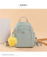 Mochilas de color verde Mochila pequeña para niña Bolsas casuales lindas y elegantes para mujer Diseño de moda Bolsas de libros ligeras fáciles de llevar con decoraciones colgantes - details 16
