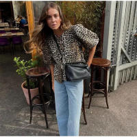 Elegante camisa delgada con tirantes huecas de leopardo para mujeres, blusa de manga corta o blusa de cuello - details 16