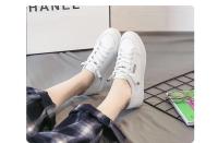 Zapatillas deportivas de tenis blancas para mujer, zapatillas deportivas informales para correr, mocasines de tendencia, monopatín de cuero para verano - details 10