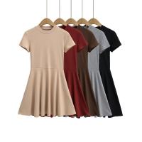 Vestido básico de manga corta de color sólido ajustado de estilo europeo y americano para mujer con cintura y cuello medio alto delgado Empalme de una palabra falda de swing grande - details 1
