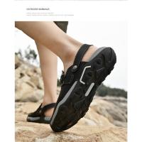 Verano dos usan zapatillas de playa, sandalias deportivas al aire libre y zapatos de montañismo. - details 28